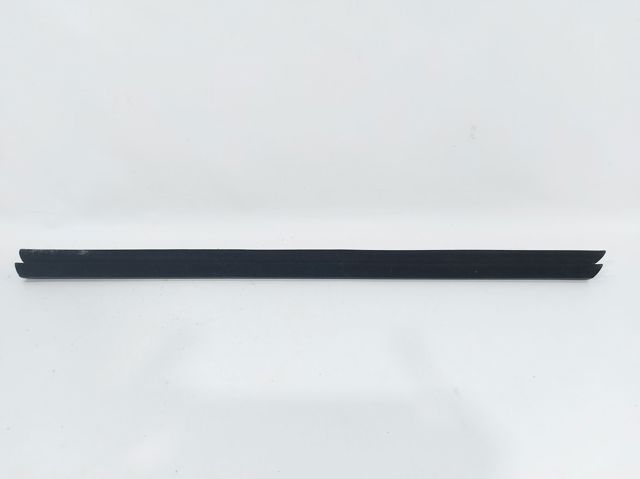 Уплотнитель стекла двери задней левой внутренний (планка) DS7Z5425861B FORD