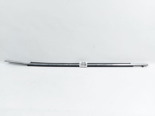 Молдинг опускного стекла двери передней, левой GHP950650F MAZDA