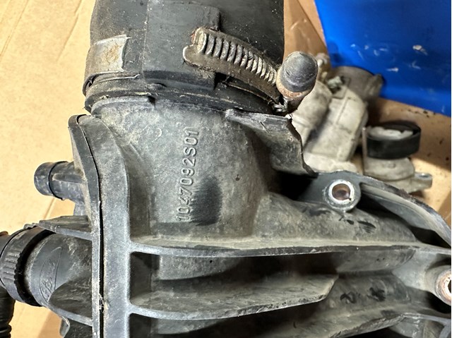 Коллектор впускной 1047092S01 FORD