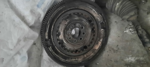 VAG 06J105266S Маховик в наличии Украина