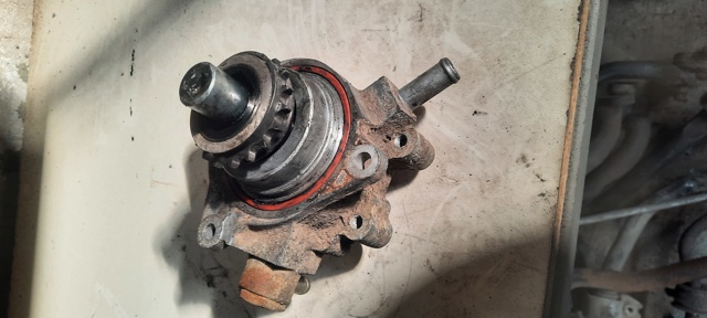 NISSAN 14650EB300 Насос вакуумный в наличии Львов