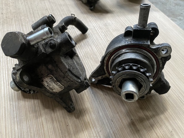 Механический вакуумный насос Nissan Navara NP300 3