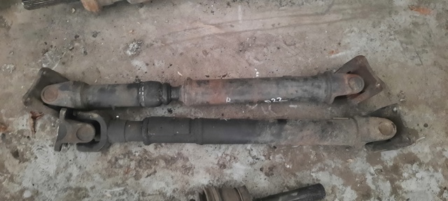 Вал карданный передний 372000W700 NISSAN