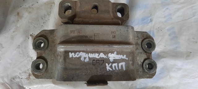 Подушка трансмиссии (опора коробки передач), правая 3C0199555 VAG