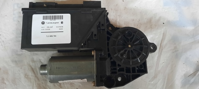 Мотор стеклоподъемника двери задней, правой 7L0959794 VAG