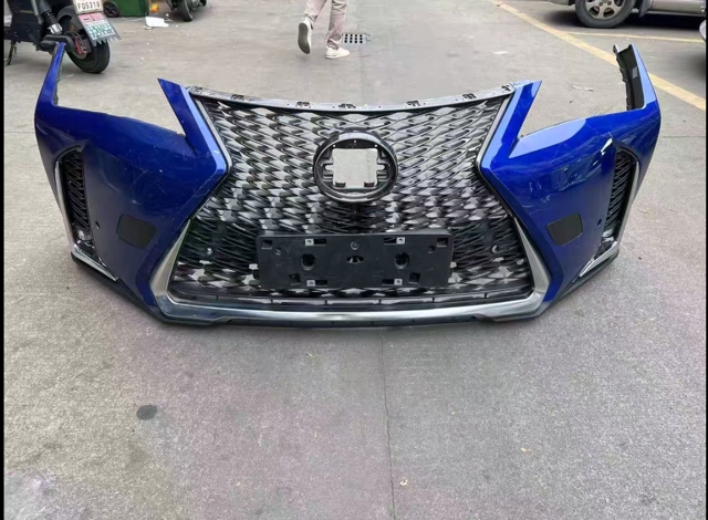 Бампер передний, левая часть 5211376910 TOYOTA