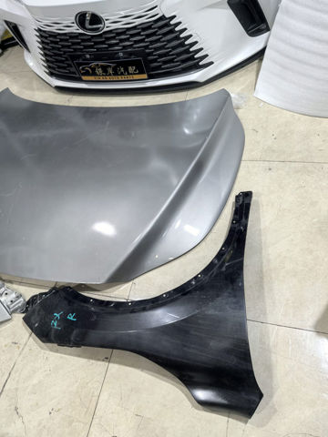 Переднее правое крыло 538110E230 TOYOTA