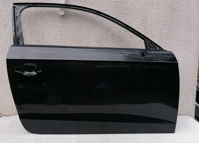 Пассажирская передняя дверь 8V3831052C VAG