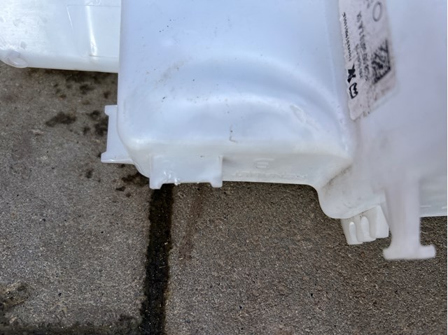 NISSAN 289106UA0A Бачок омывателя в наличии Винница