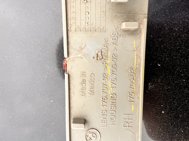 7217315 BMW Катафот (отражатель) заднего бампера левый купить в Ирпень