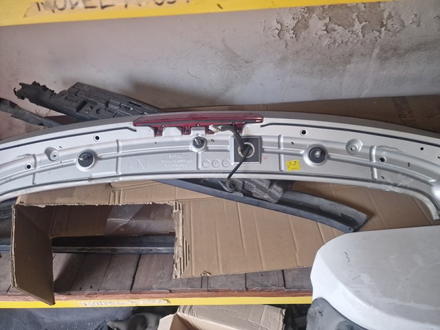 Крыло на багажник 872104Z000 HYUNDAI