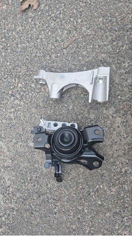 12341F0010 TOYOTA Кронштейн подушки (опоры) двигателя правой купить в Украина