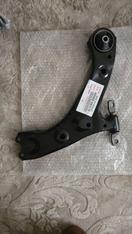Рычаг передней подвески нижний, правый 480680E070 TOYOTA