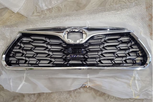 Облицовка радиатора 531010E360 TOYOTA