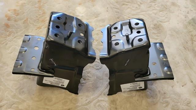 Кронштейн усилителя переднего бампера 570140E010 TOYOTA
