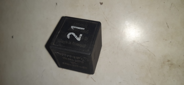 Реле поворотников 111953227D VAG