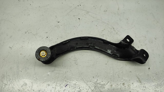 Правый рычаг передней нижней подвески Вольво 240