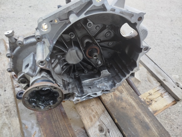 Корпус коробки передач 02T301103 VAG