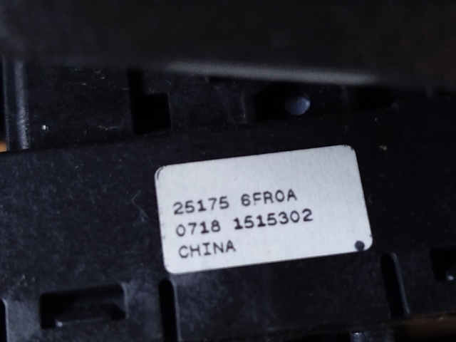 NISSAN 251756FR0A Клавиша электромеханического стояночного тормоза в наличии Житомир