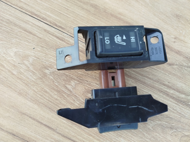 Кнопка вкл.обогрева сидения 255003TA1A NISSAN