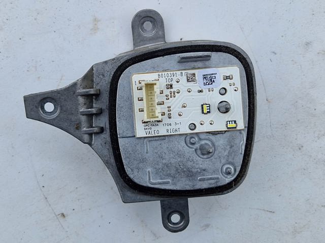 260105DC5C NISSAN Правая фара купить в Черкассы