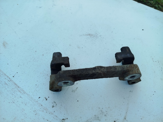 Скоба суппорта заднего 3M5Z2B511A FORD