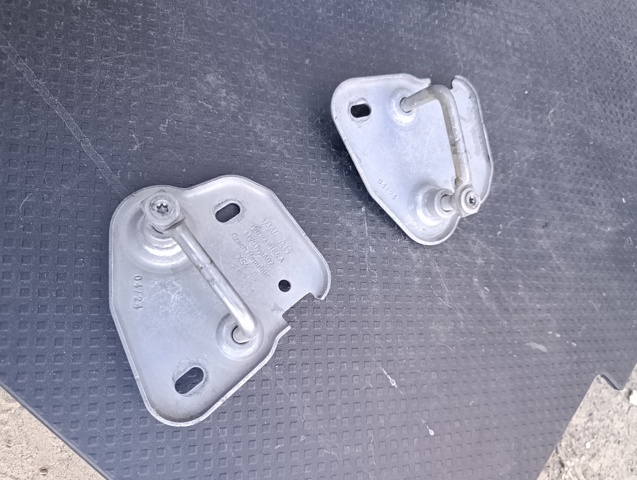 Стояк-крюк замка капота 3V0823185A VAG
