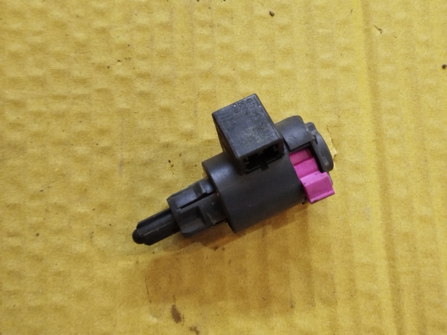 Выключатель сигнала торможения Audi A8 D3