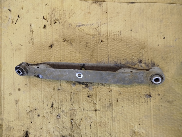 Рычаг задней подвески нижний, правый 55110JG01E NISSAN