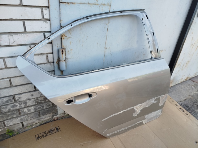 Задняя правая дверь 5E5833056B VAG