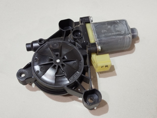 Моторчик стеклоподъемника двери задней, правой 5Q0959802 VAG
