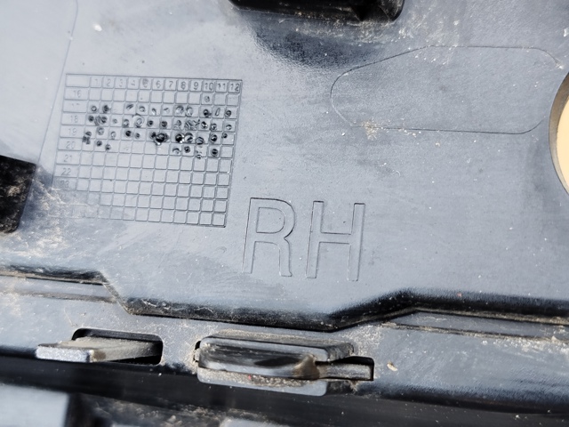 NISSAN 62256HV20A Решетка бампера переднего правая в наличии Харьков