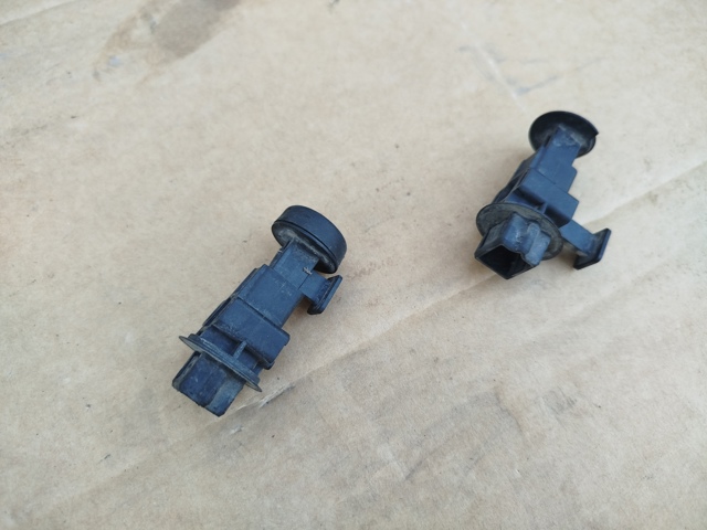 Буфер капота резиновый 65822BR00A NISSAN