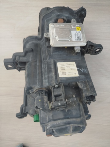 CHRYSLER 68102848AG Правая фара в наличии Киев