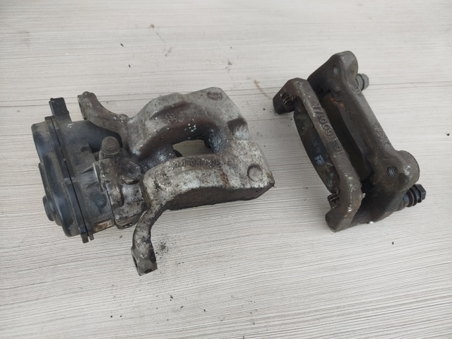 Скоба суппорта заднего 68225298AA CHRYSLER