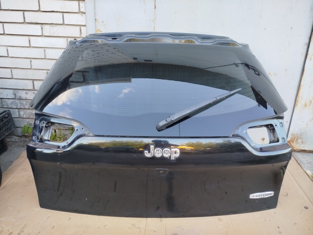 Задняя дверь 68236459AB CHRYSLER