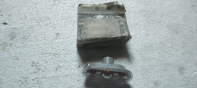 Повторитель поворота на крыле 6L0949117A VAG