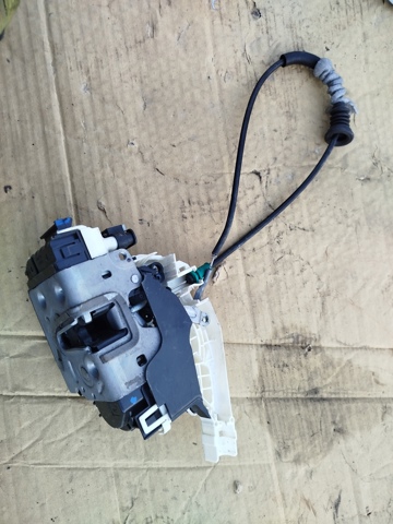 Замок двери водителя 805015DC0A NISSAN