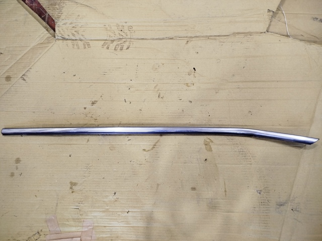Молдинг опускного стекла нижний, двери передней, левой 808214CL0A NISSAN
