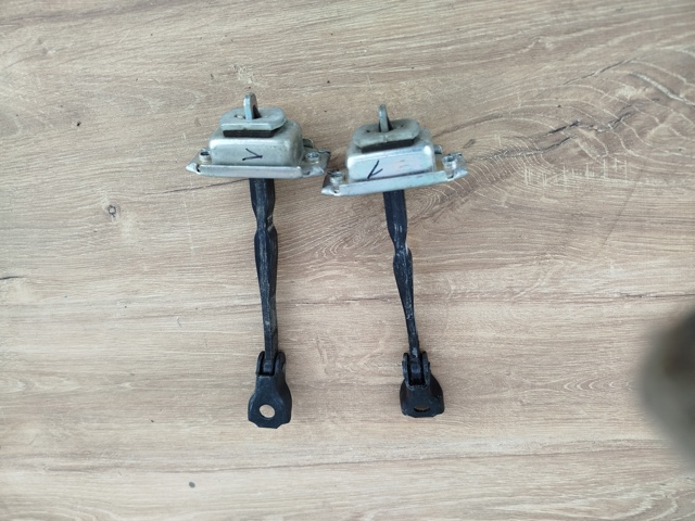 Ограничитель двери, задний 824304EA0A NISSAN