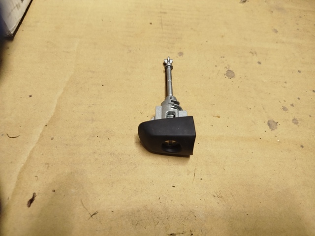 Ручка двери передней наружная правая 8281363J105PK SUZUKI