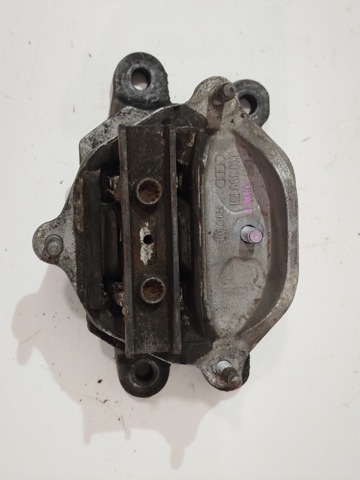Кронштейн подушки коробки передач 8K0399151 VAG
