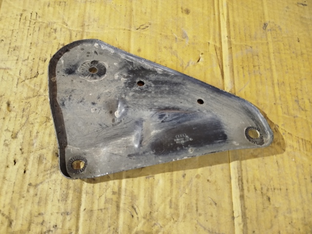 Кронштейн задней балки 8K0505219C VAG