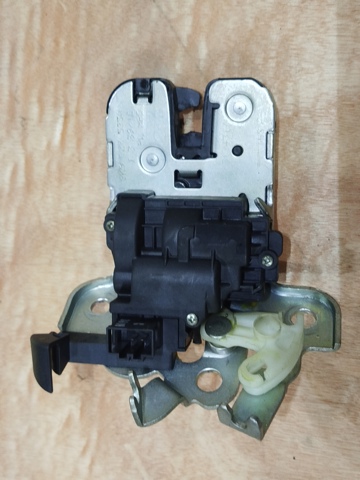 Замок задней двери 8K9827505A VAG