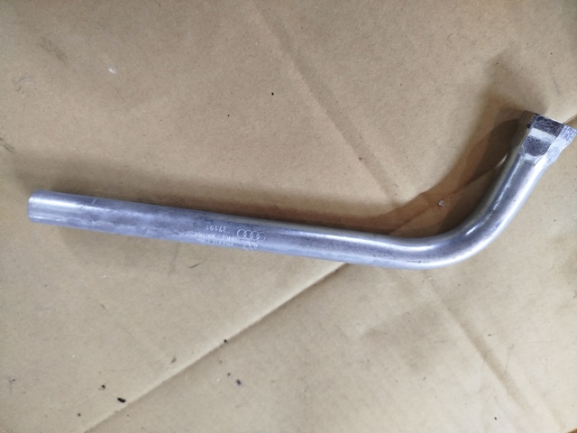 Крюк буксирный передний Volkswagen Passat B8