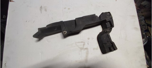 Резинка под капот 8R0823732A VAG