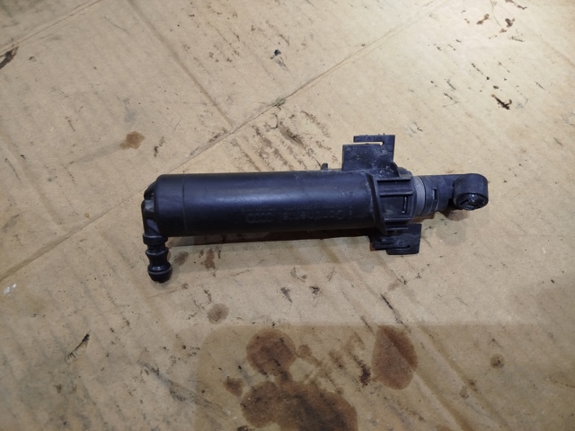 Форсунка омывателя фары передней, левой 8T0955101B VAG