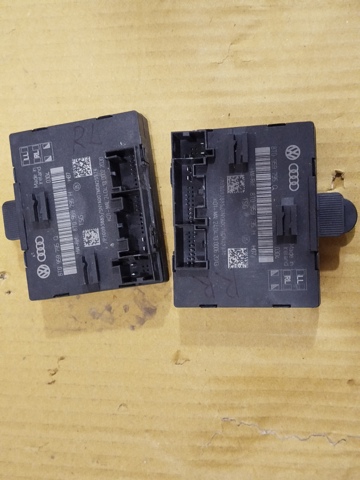 Блок комфорта задней двери 8T0959795Q VAG