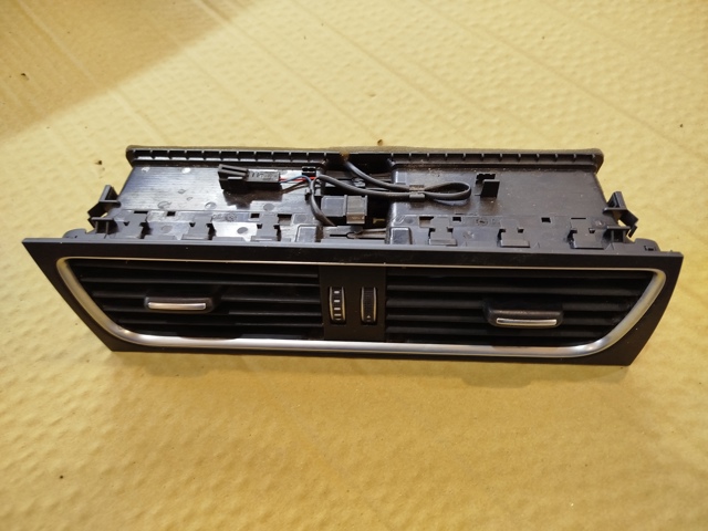 Решетка воздуховода 8T1820951E VAG