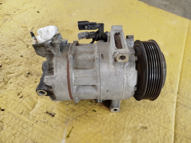 Компрессор системы кондиционирования 926006MA0A NISSAN